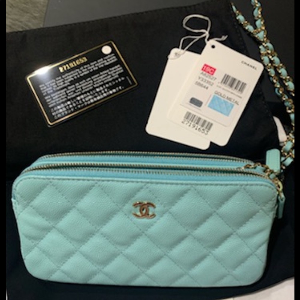 Chanel clutch with chain